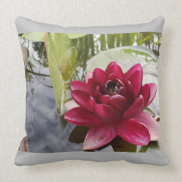 Lotus Flower Pillow Kudde