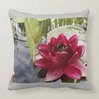 Lotus Flower Pillow Kudde