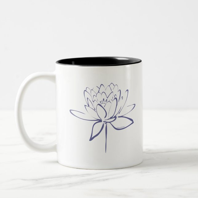 Lotus kalligrafi (blå) Två-Tonad mugg (Vänster)