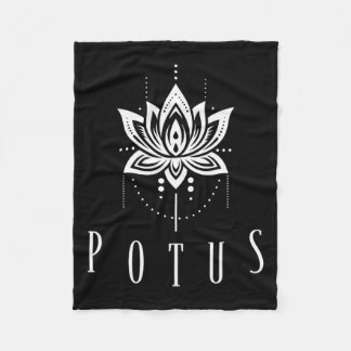 Lotus och Pearls Kamala Harris för vår president Fleecefilt