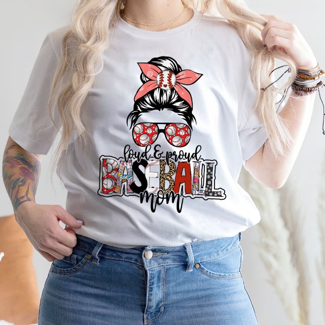 Loud och Proud Baseball Mamma T Shirt (Skapare uppladdad)