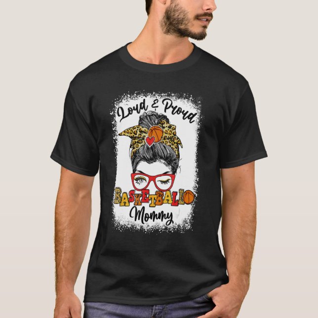 Loud och Proud Basketball Mamma Messy Bun Bleached T Shirt (Framsida)