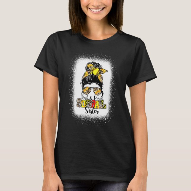 Loud och Proud Softball Sister Leopard Messy Bun T Shirt (Framsida)