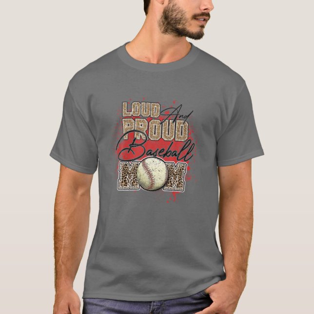 Loud Proud Baseball Mamma Leopard Softball Player  T Shirt (Framsida)