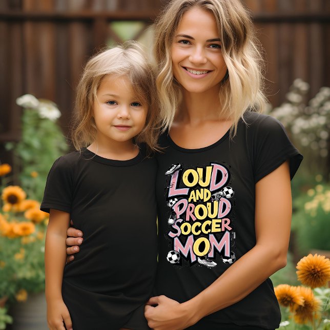 Loud & Proud Soccer Mamma T Shirt (Skapare uppladdad)