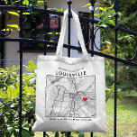 Louisville Kärlek Locator | City Karta Bröllop Väl Tygkasse<br><div class="desc">En roligt till väskan för ett bröllop eller något annat tillfälle som tar ställe i den vackra staden Louisville, Kentucky. Den här tälten har ett omkrets karta i stadskärnan i en ram med svart ram. På toppen står ett kort välkommet hälsning och stadens namn. På grund-sidan finns stadens latitud- och...</div>