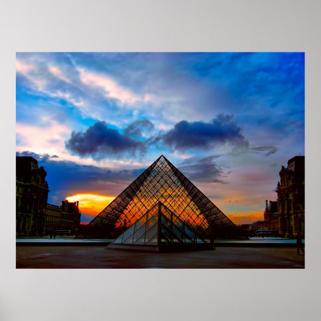 LOUVRE MUSEUM:S COURTYARD POSTER (Framsidan)