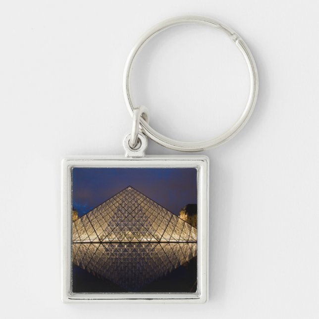 Louvre Pyramid av arkitekten I.M. Pei på Fyrkantig Silverfärgad Nyckelring (Framsidan)