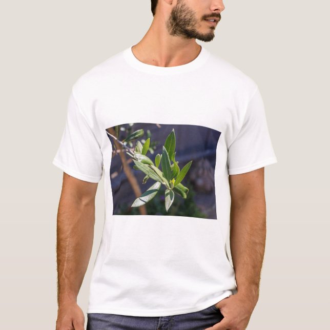 Löv av olivträd i träd t shirt (Framsida)