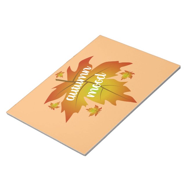 Löv för hösthumörtypografi anteckningsblock (Vinklad)