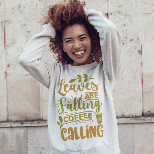 Löv håller på att falla och kaffesamtal t shirt (Skapare uppladdad)