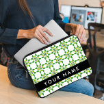 Löv Mönster, Grönt Löv, ditt namn Laptop Fodral<br><div class="desc">Elegant,  snyggt och sofistikerat mönster med grönt löv. Modern gåva och trendig,  perfekt för älskare i ditt liv. Anpassa genom att lägga till namn,  smeknamn,  monogram eller initialer.</div>