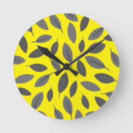 Löv över Gult Rund Klocka