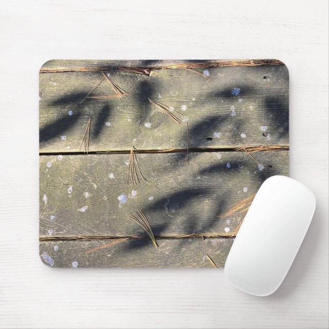 Löv skuggor på trä musmatta (Med mus)