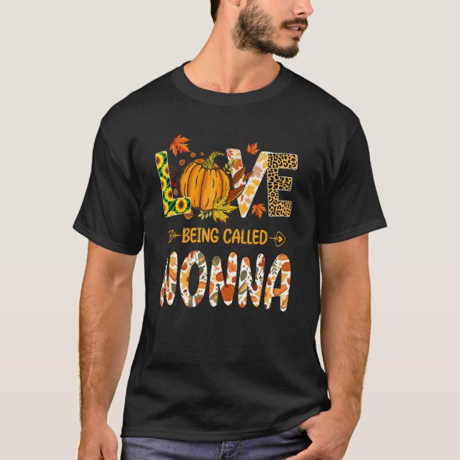Love Being Called Nonna Pumpkin Fall Leaves Thanks T Shirt (Framsida)