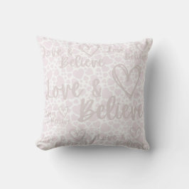 Love & Believe vit doodle pastell Alla hjärtans da Kudde