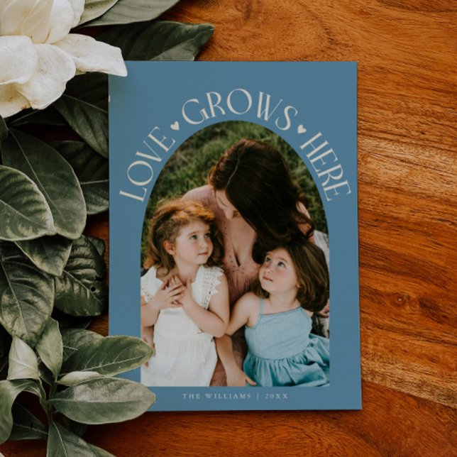 Love Grows Here Denim Blue Arch Valentines Day Julkort (Skapare uppladdad)