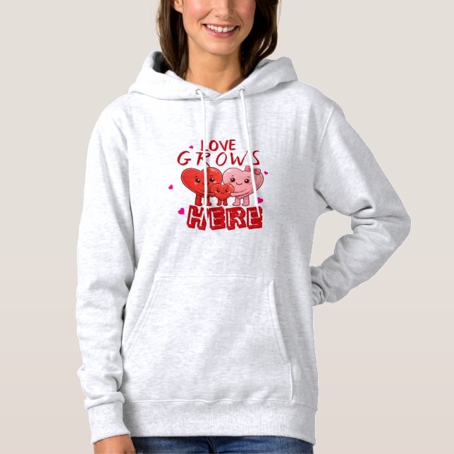 Love Grows Here  T Shirt (Framsida)