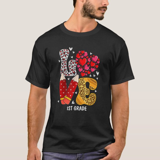 LOVE Heart 1st Grade Teacher Leopard Valentines Da T Shirt (Framsida)