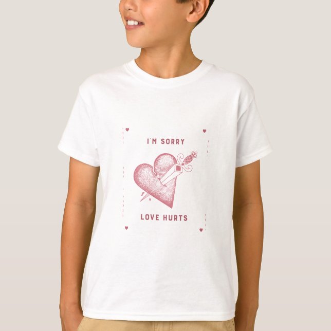 Love Hurts | Dark Romance Broken Heart T Shirt (Framsida)