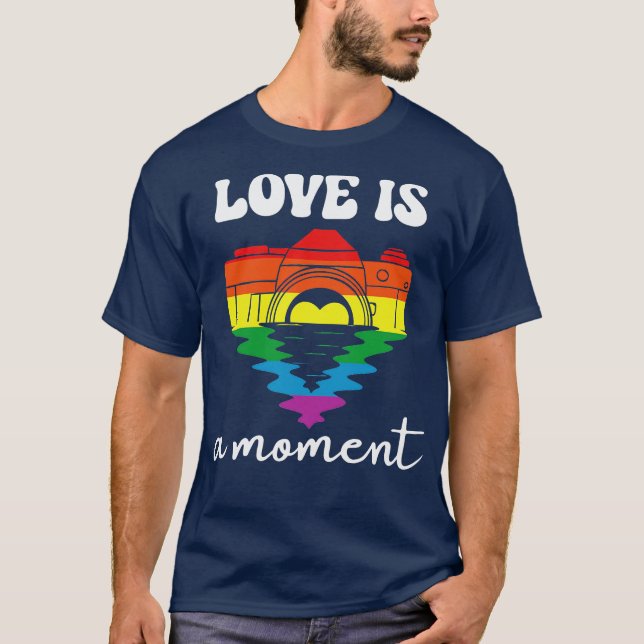 Love Is A Moment T Shirt (Framsida)