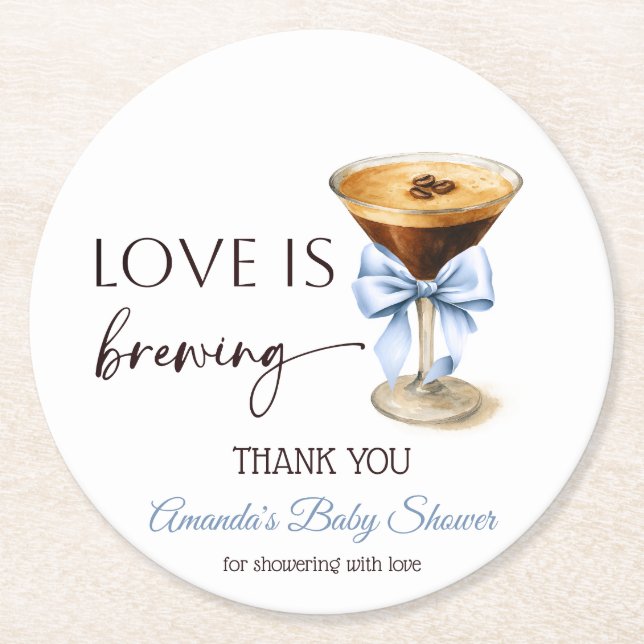 Love is Brewing Blue Coquette Bow Bridal Shower Underlägg Papper Rund (Framsidan)