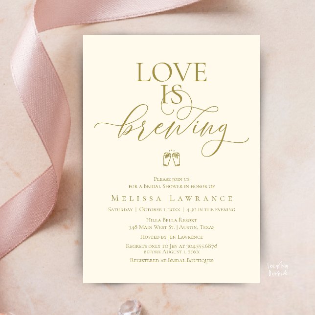 Love Is Brewing Bridal Shower | Elegant Skriftstil Inbjudningar (Love Is Brewing Bridal Shower | Elegant Script Invitation Card in Gold Yellow Cream)
