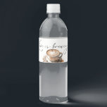 Love is Brewing Coffee Bridal Shower Vattenflaskor Etikett<br><div class="desc">Add a cozy detail to your celebration with this Love Is Brewing Coffee Bridal Shower Water Bottle Label. Featuring warm coffee-inspired design,  it’s perfect for tying together a coffee-themed bridal shower or brunch.</div>