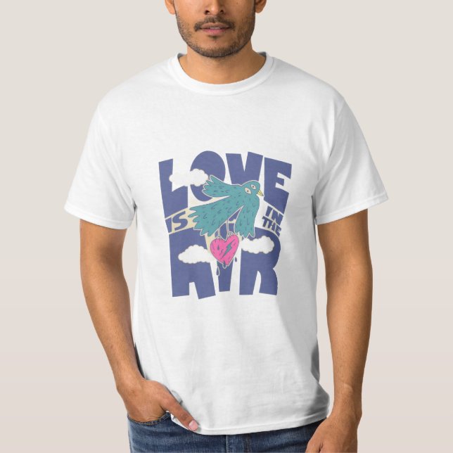 Love Is In The Air – Cute Bird & Heart Romantic T Shirt (Framsida)