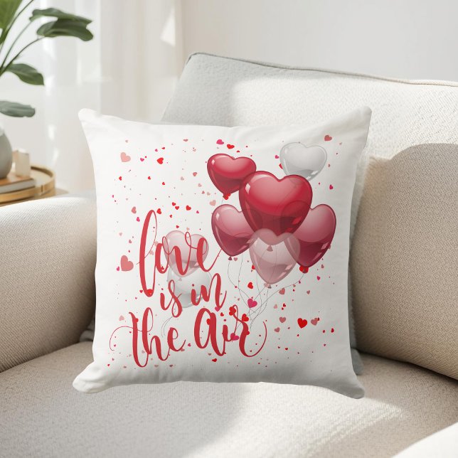Love Is In The Air Throw Pillow Kudde (Skapare uppladdad)