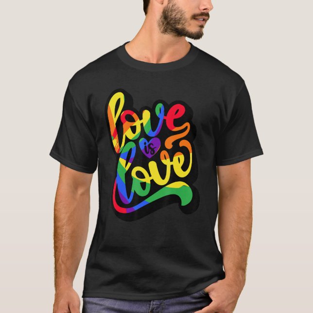 Love Is Love Be Yourself LGBTQ+ LGBT Rainbow Gay P T Shirt (Framsida)