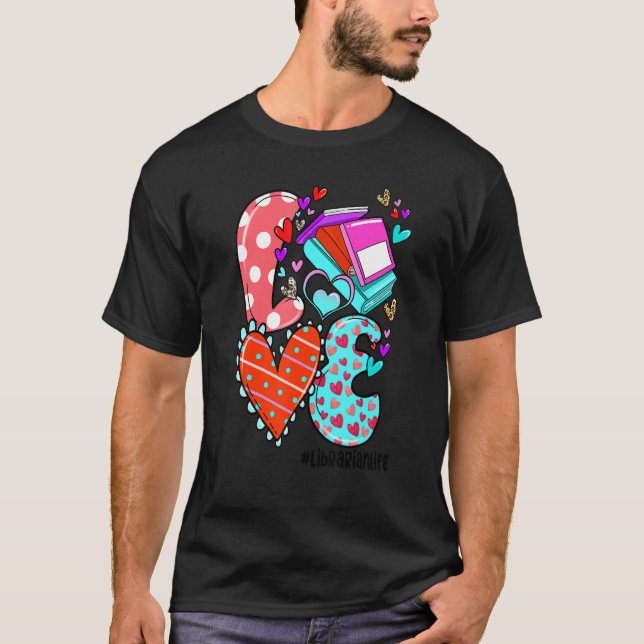 LOVE Librarian Life Leopard Heart Valentine's Day  T Shirt (Framsida)