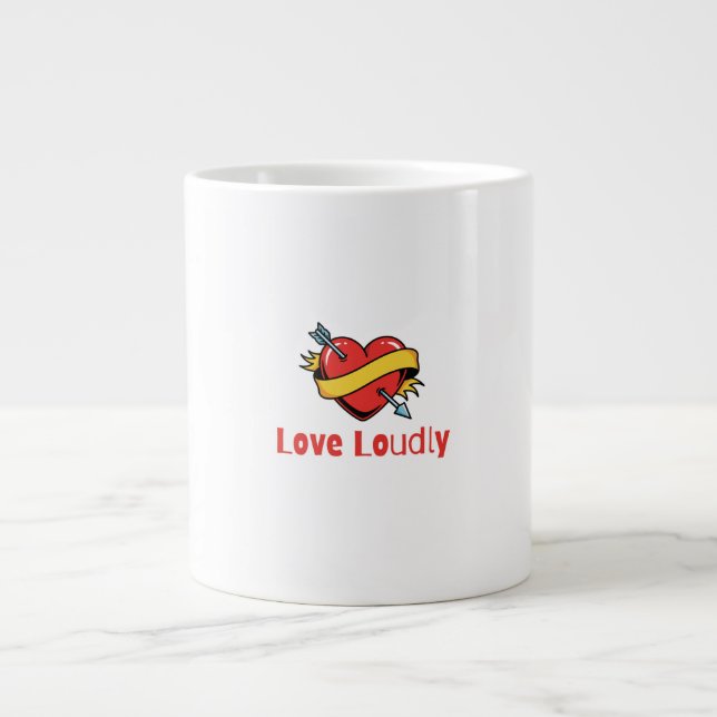 Love Loudly T-Shirt Jumbo Mugg (Framsidan)