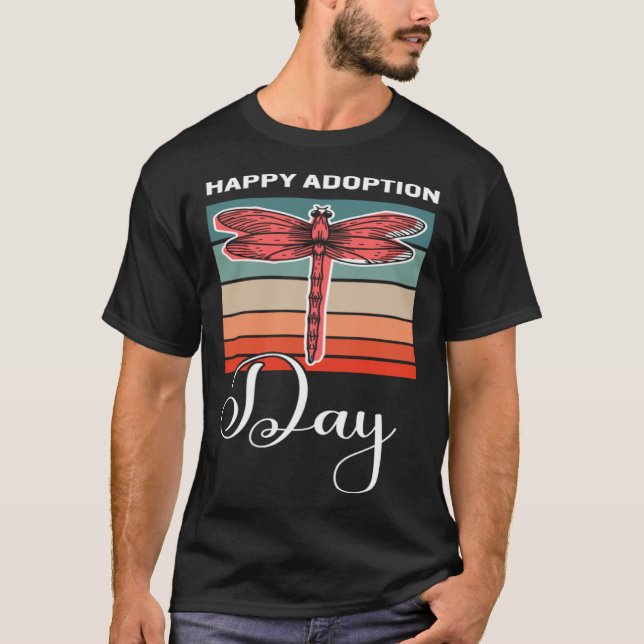 Love Makes A Family Happy Adoption Day Retro Adopt T Shirt (Framsida)