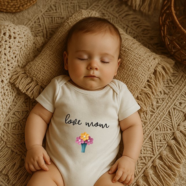 "Love mom" Baby bodysuit T Shirt (Skapare uppladdad)