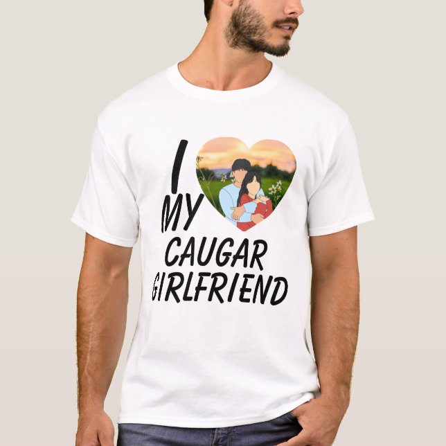 Love My Cougar Funny Older Girlfriend Dating Quote T Shirt (Framsida)