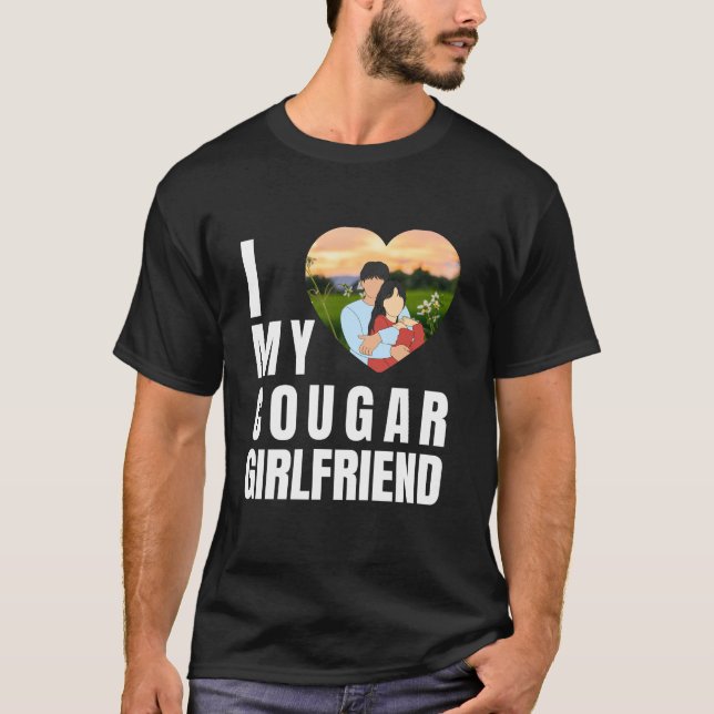 Love My Cougar Funny Older Girlfriend Dating Quote T Shirt (Framsida)