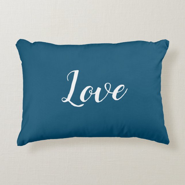 "Love" på Pretty Blue & White accentkudde Prydnadskudde (Framsidan)