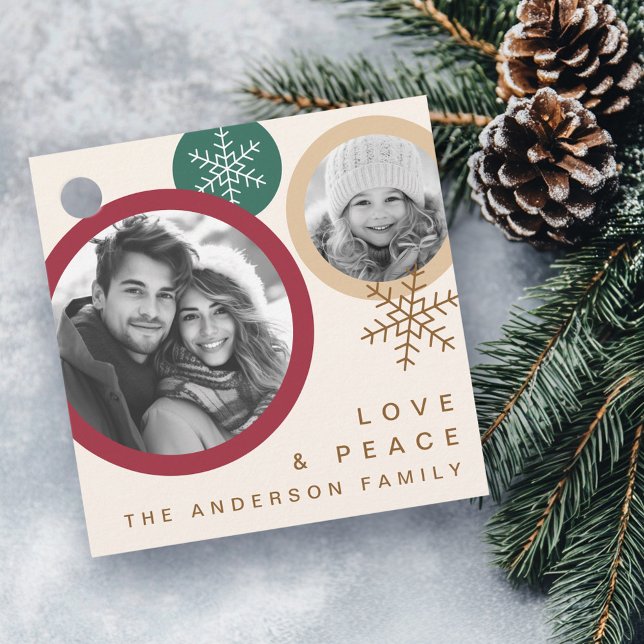 Love peace snowflakes red green photo holiday gåvor etiketter (Love peace snowflakes red green photo holiday favor tags)