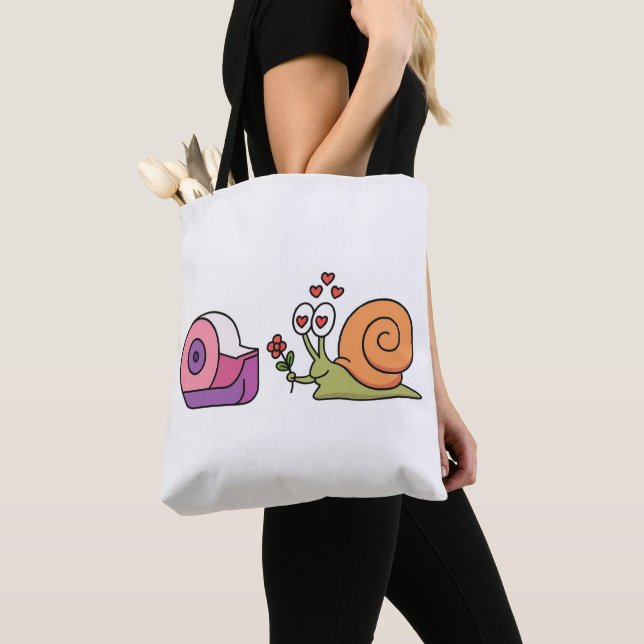 Love Snail & Tape – Cute Funny Sticker Tygkasse (Närbild)
