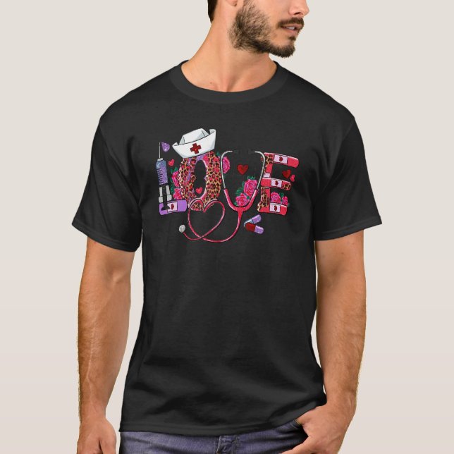 LOVE Stethoscope Nurse Life Valentine Day Leopard  T Shirt (Framsida)