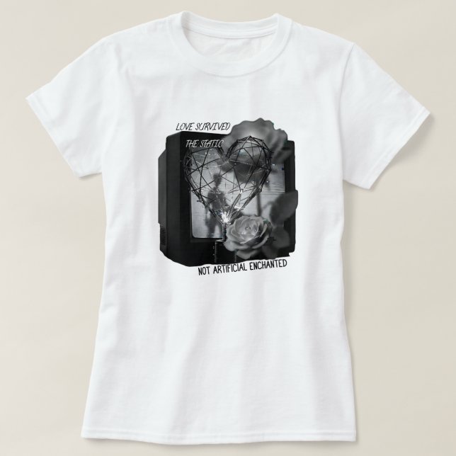 Love Survived the Static T Shirt (Design framsida)