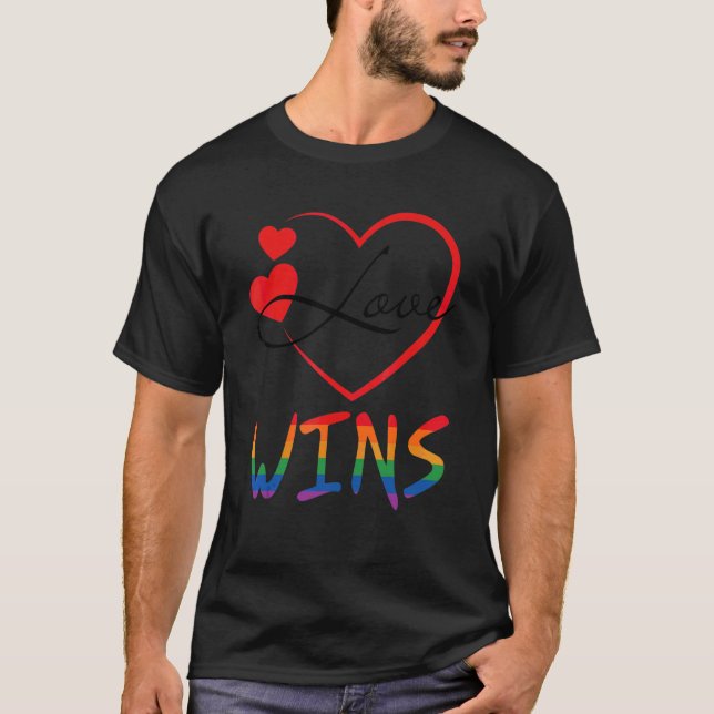 Love Wins  Lgbt Pride T Shirt (Framsida)