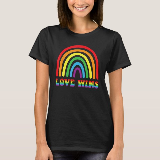 LOVE WINS Rainbow LGBT Flag Gay Pride Month Lesbia T Shirt (Framsida)