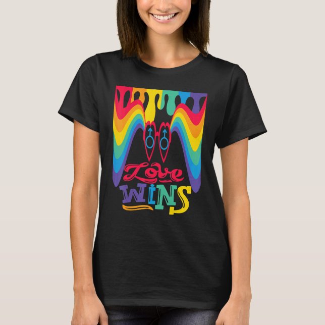 Love Wins Rainbow with Mars Symbol for Gay Love T Shirt (Framsida)