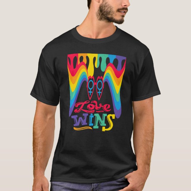 Love Wins Rainbow with Venus Symbol for Lesbian Lo T Shirt (Framsida)