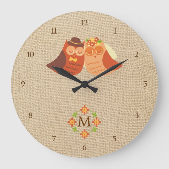 Lovebird Uggla på Burlap Monogram Clock Stor Klocka (Framsida)
