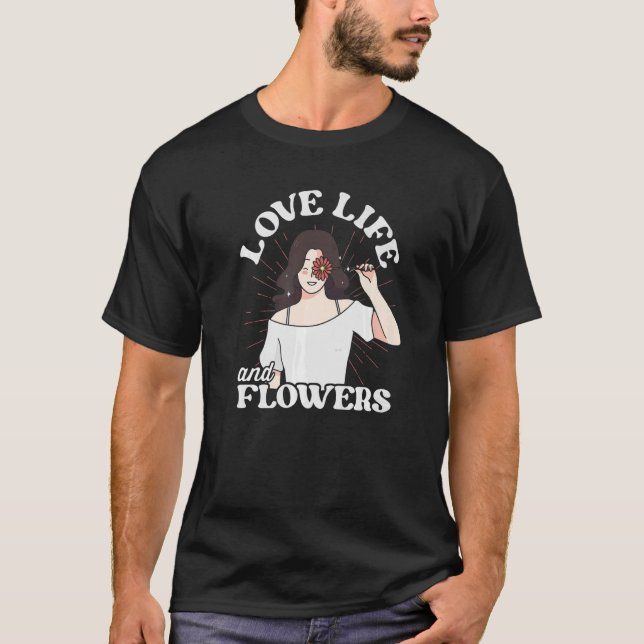 Loved Life and Flowers Gardener Botanical Gardener T Shirt (Framsida)
