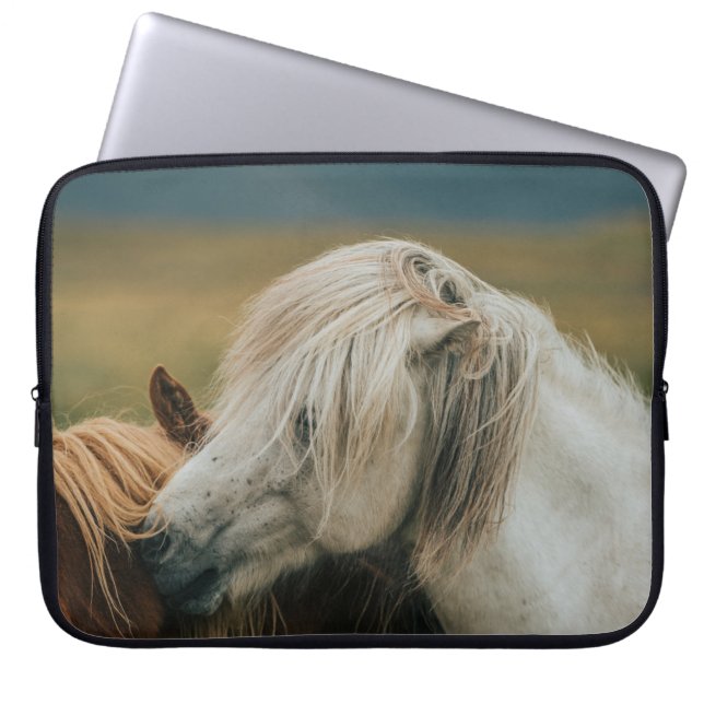 LOVELY HORSE COUPLE LAPTOP FODRAL (Framsidan)