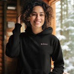 Loven av | Personlig Kids Namn Mamma Broderad Luvtröja<br><div class="desc">Lägg till ditt val av anpassning. Med "mamma" skript som skrivs över hjärtat och barns namn längs grund baksidan. Hon födde dig, matat dig, tog upp dig från hemska mitten-skoldans. Se till att visa henne hur tacksam du är! Dessa kroppar är inte bara perfekt för mamma, utan ger också underbara...</div>